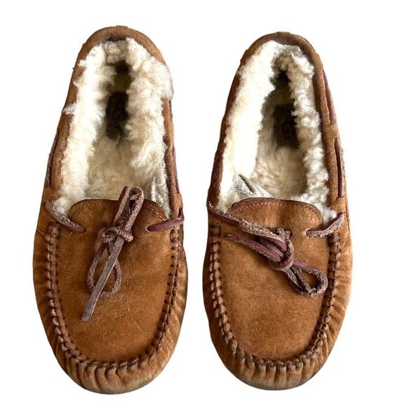 UGGS Dakota Moccasin Slip-on in Chestnut - Picture 2 of 9